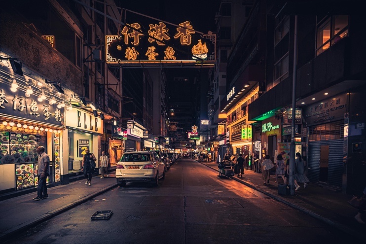 SubEasy -  What Makes Cantonese Translation So Difficult?