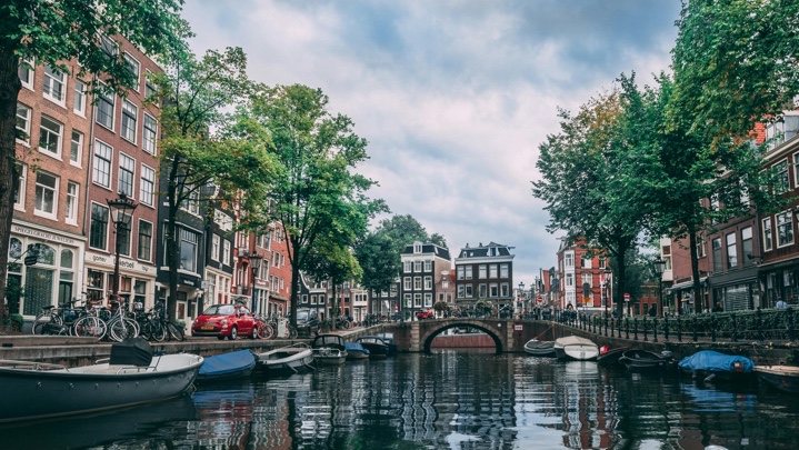 SubEasy - Challenges in Dutch to English Translation